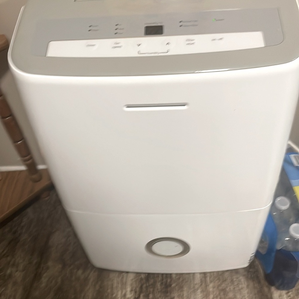 Dehemitfier 75qts a day fridgeair